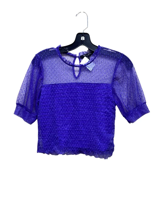 Top Short Sleeve By Romeo And Juliet In Purple, Size: M Artistic Men's Hand