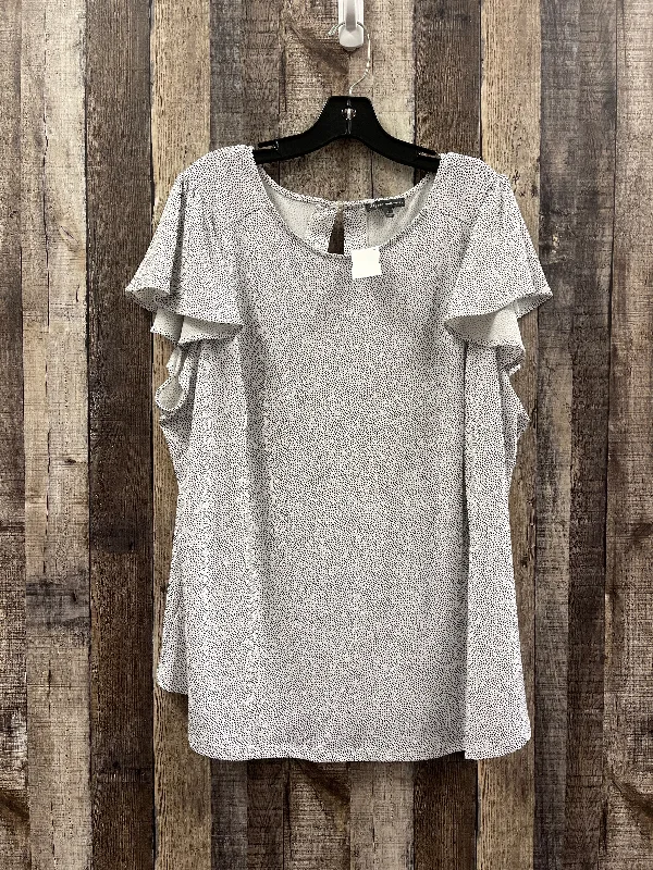 Top Short Sleeve By Adrianna Papell In Black & White, Size: 2x Monochromatic Office Style