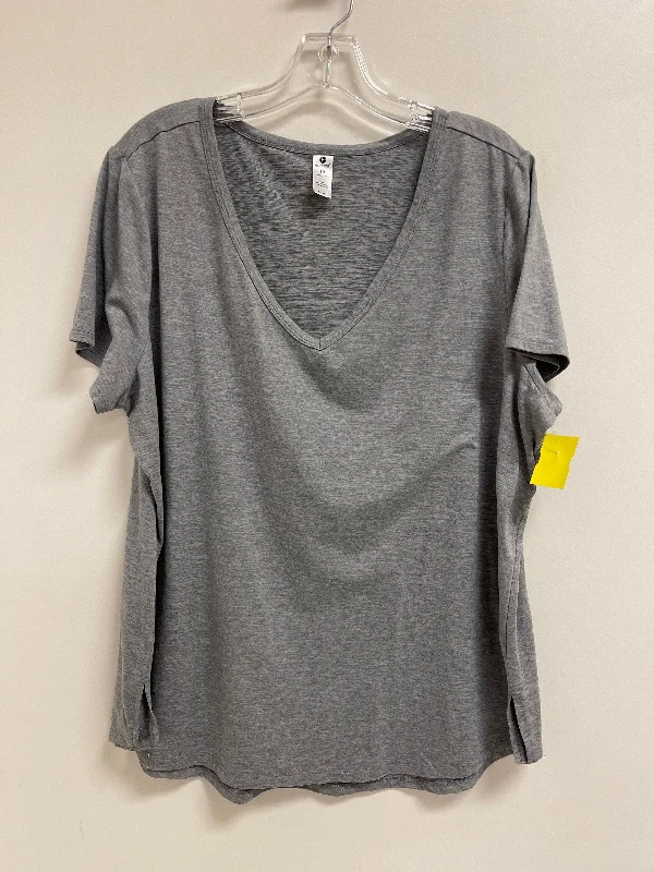 Athletic Top Short Sleeve By 90 Degrees By Reflex In Grey, Size: 1x Monochromatic Office Style