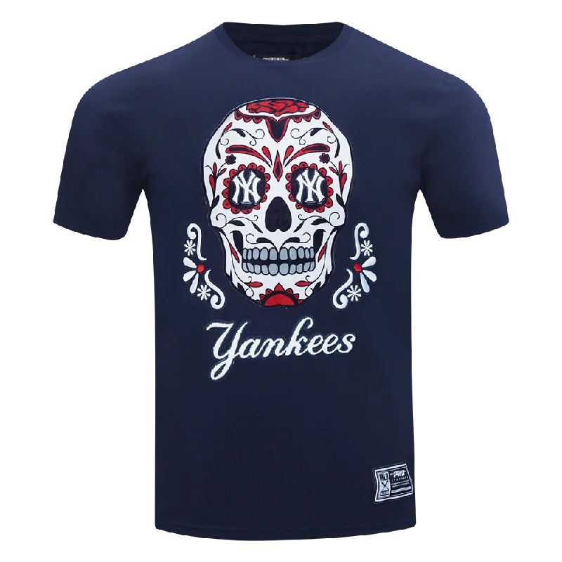 MLB NEW YORK YANKEES SUGAR SKULL MEN'S SINGLE JERSEY STRIPED TOP (MIDNIGHT NAVY) Sporty Men's Athleisure 